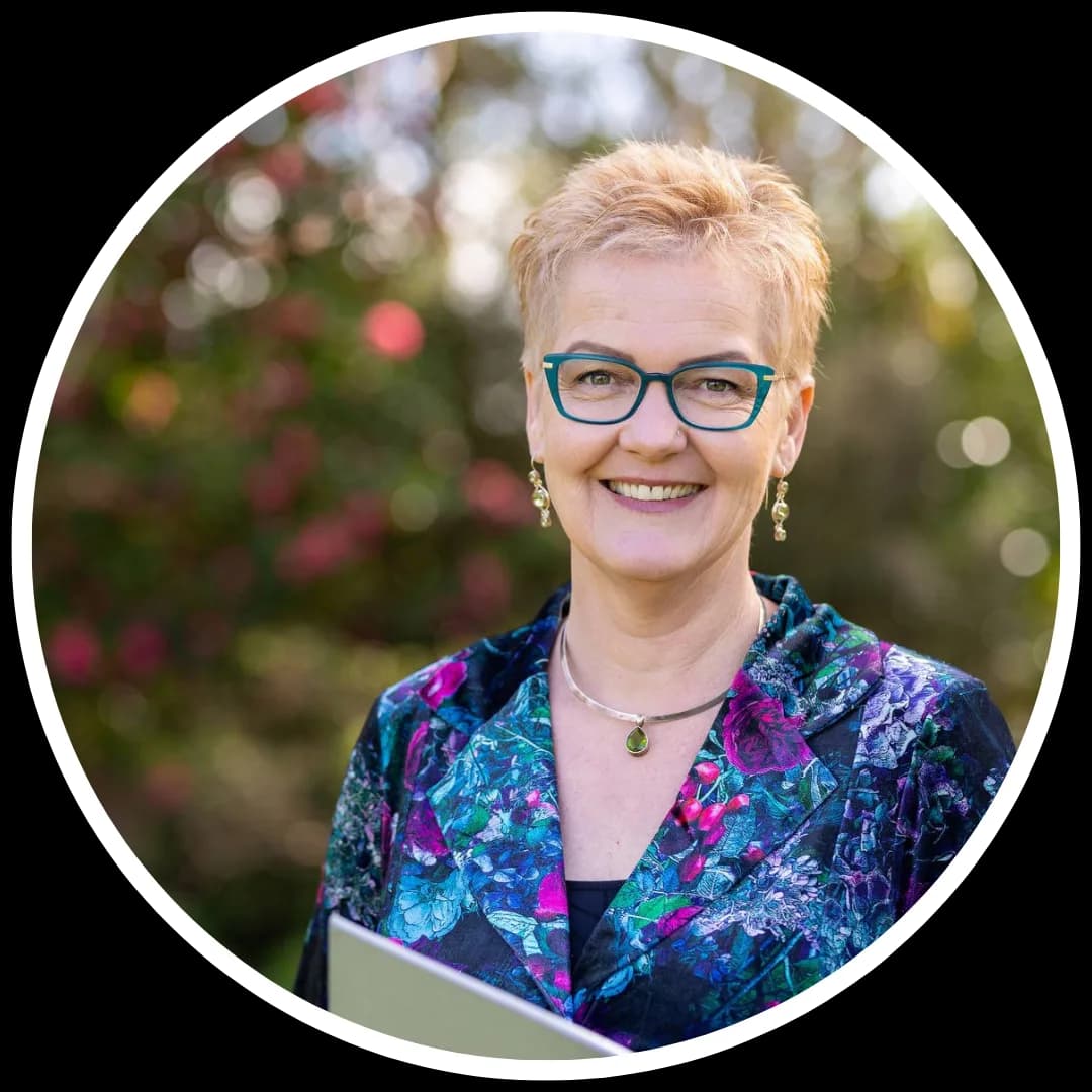 Rachel Clarke Life Celebrancy logo